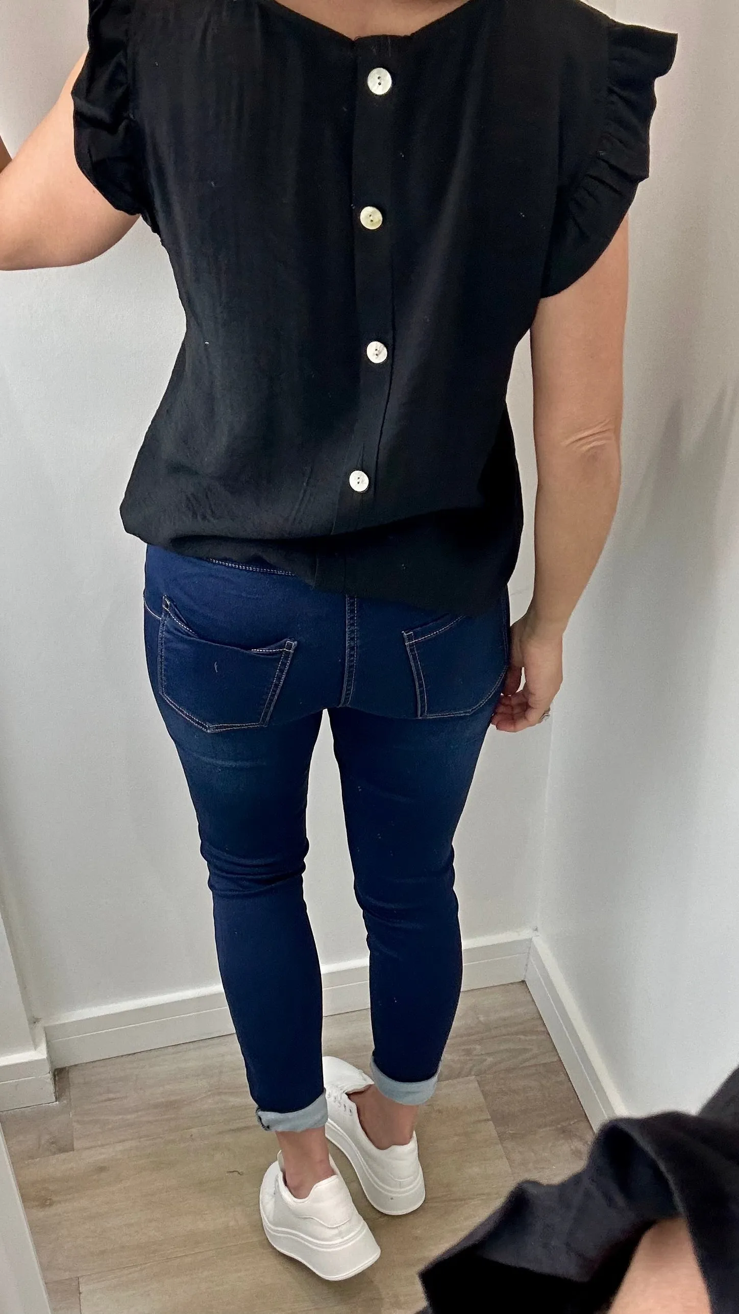 BLACK BUTTON BACK TOP