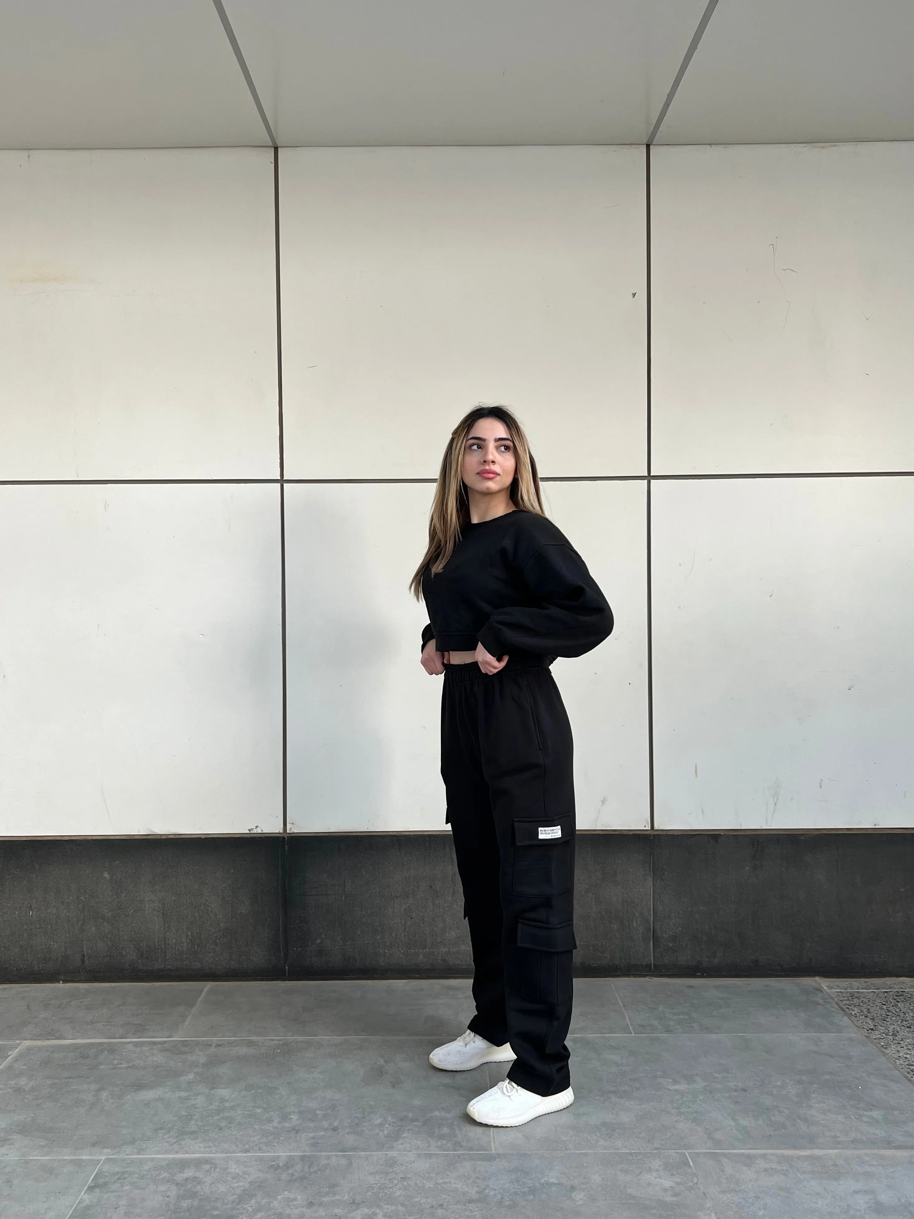 BLACK CARGO SWEATPANTS