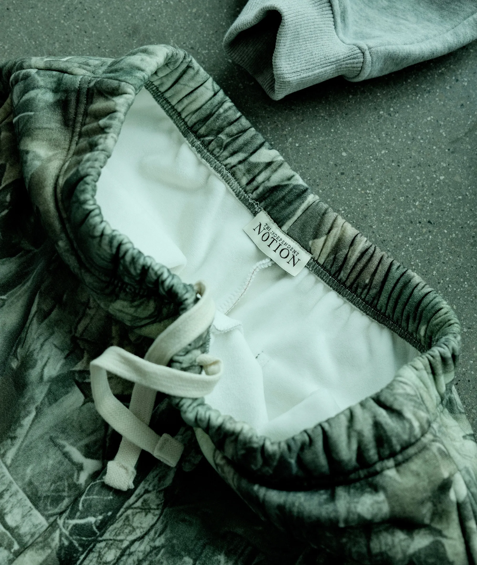 BRUSH CAMO SWEATS