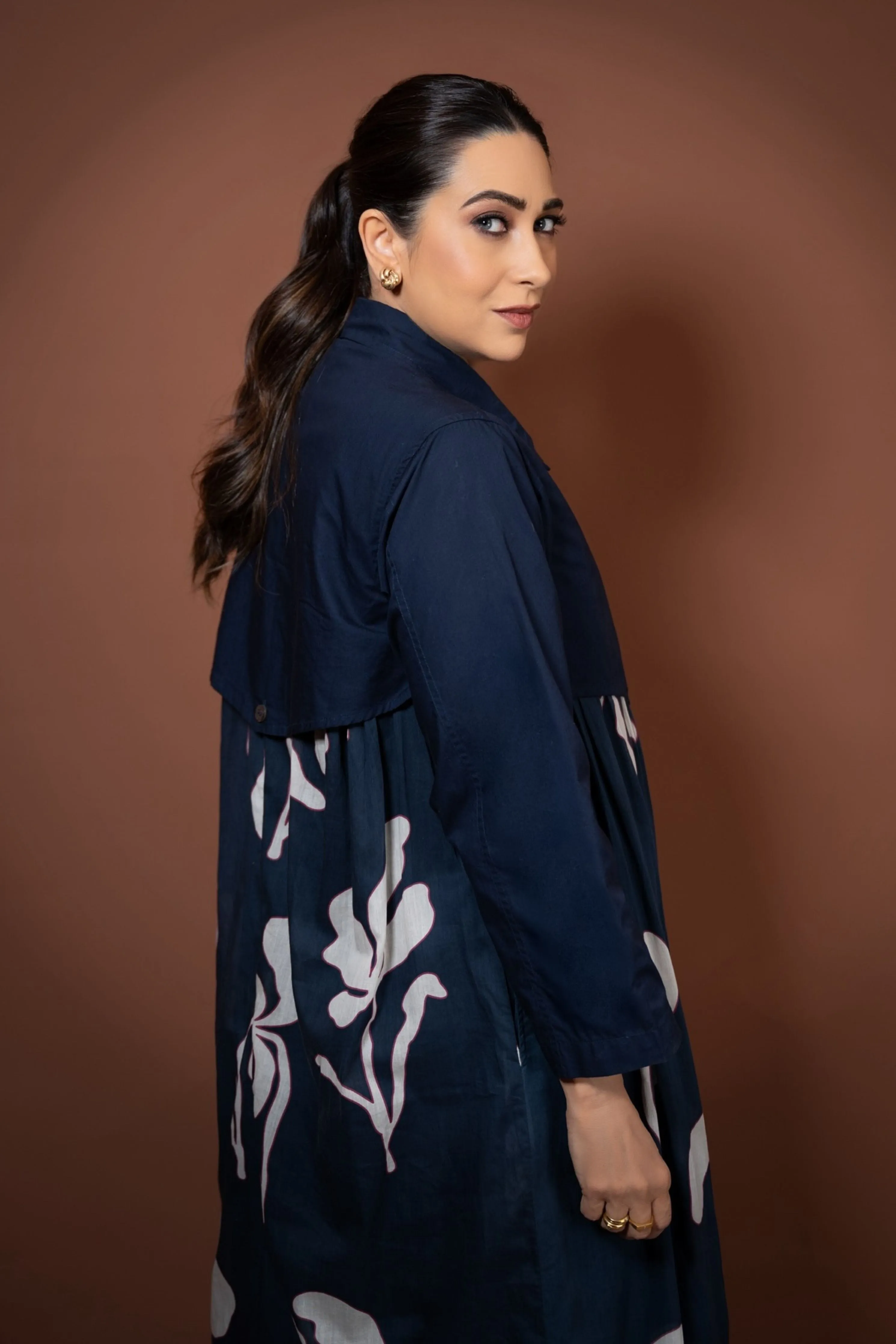 Karishma Kapoor in Khara Kapas