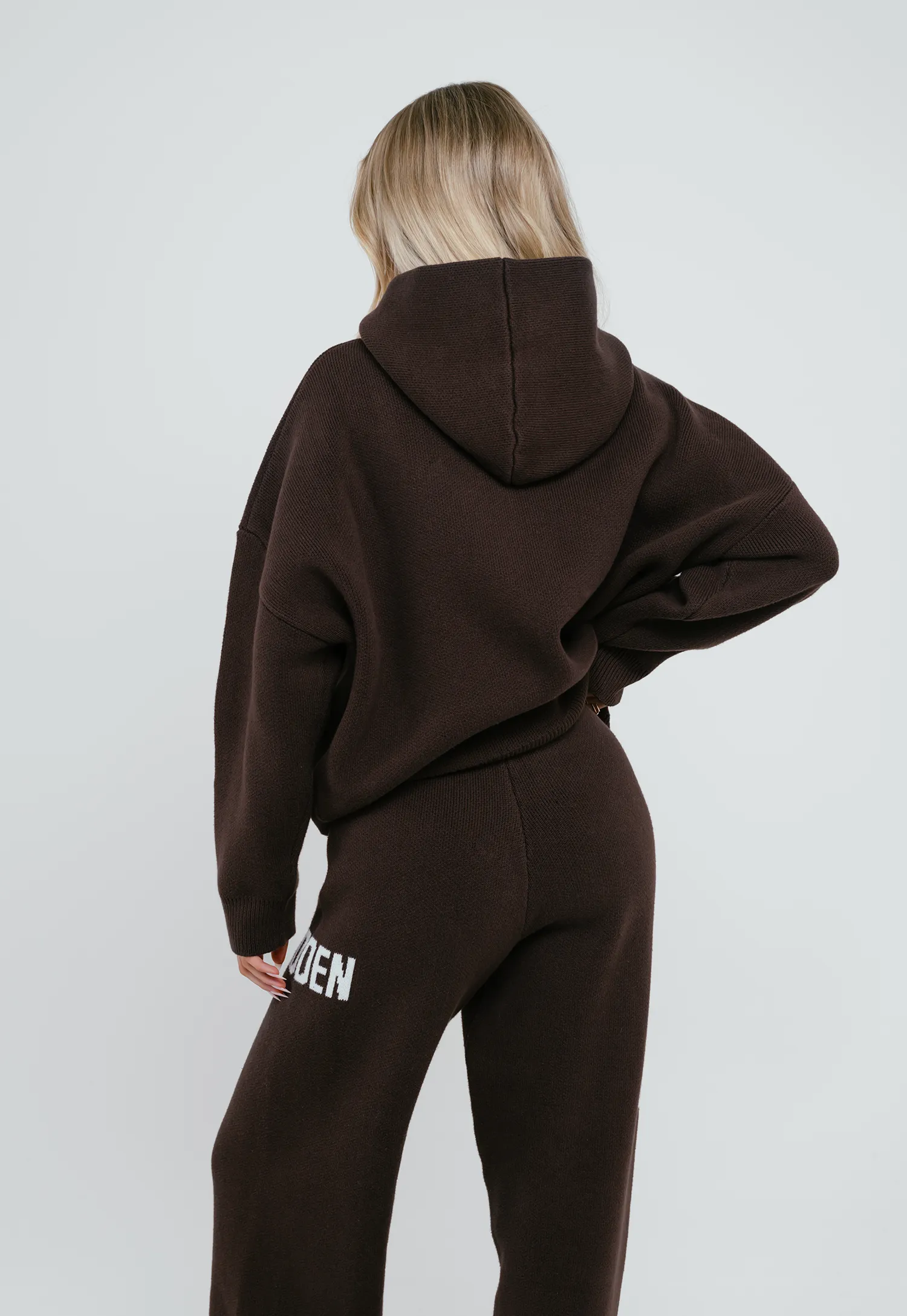 KNIT SWEATPANTS DARK BROWN