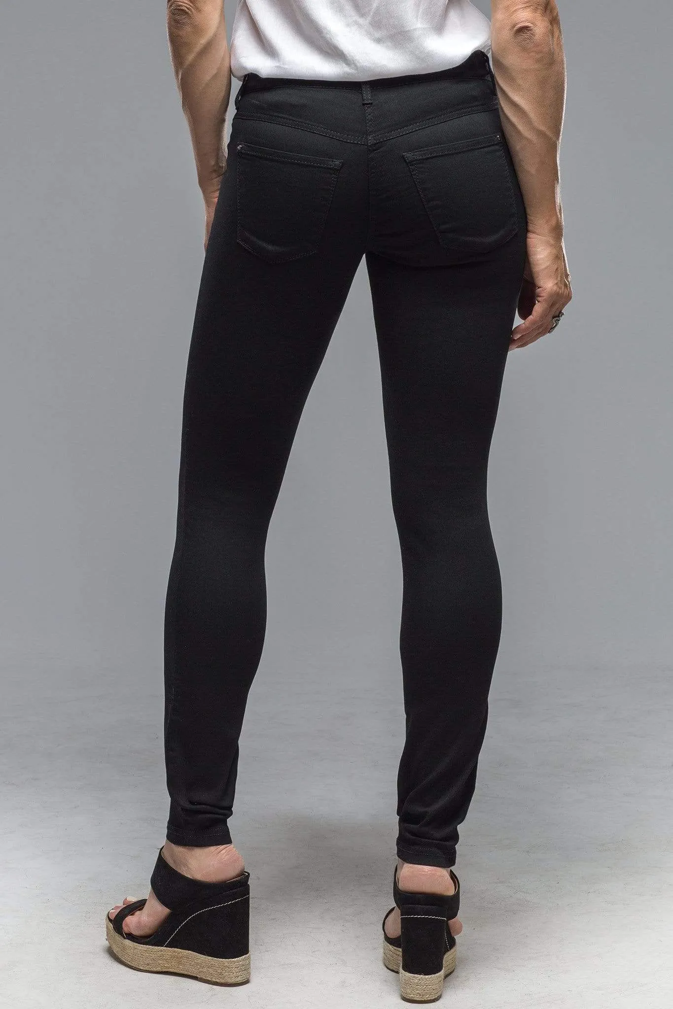 MAC Dream Skinny in Black