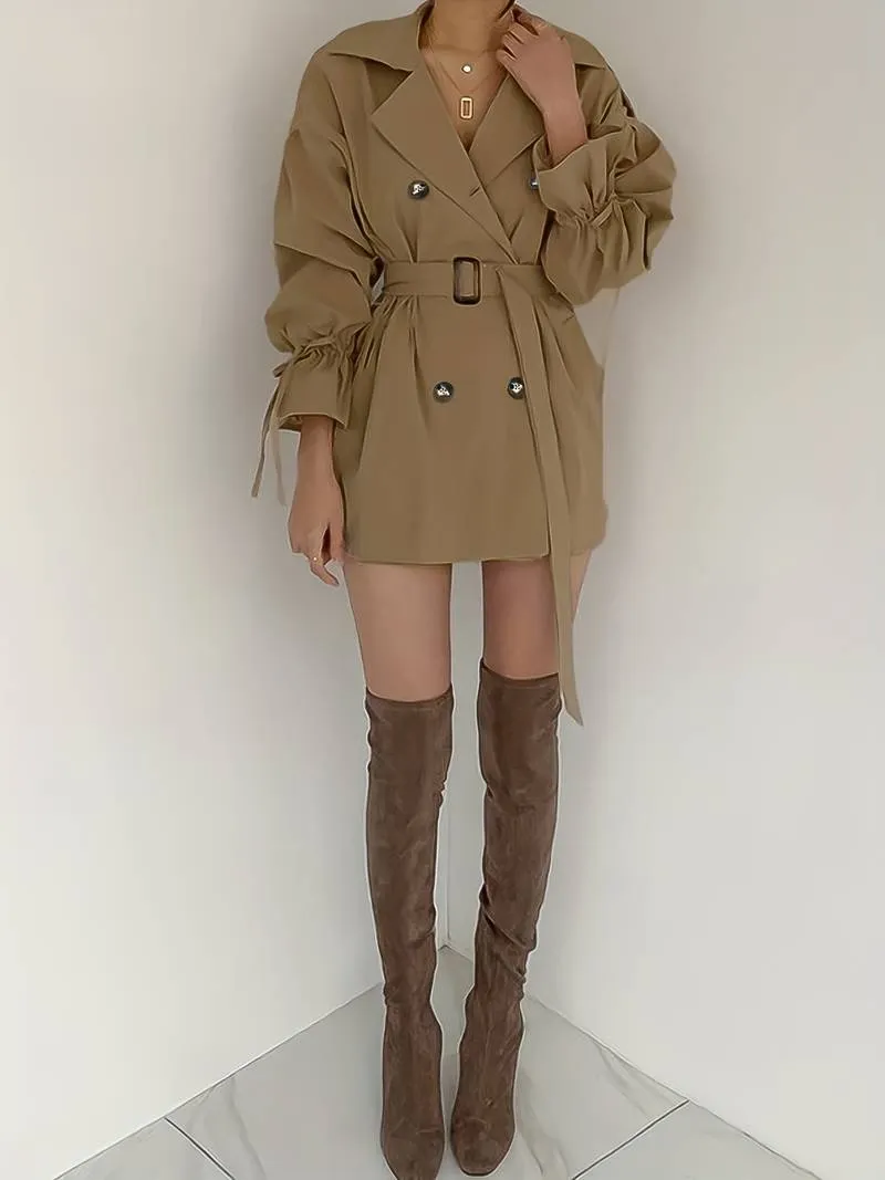 Mid-length, double-breasted trench coat with collar and belt - High-quality craftsmanship for durability - Perfect for chilly days
