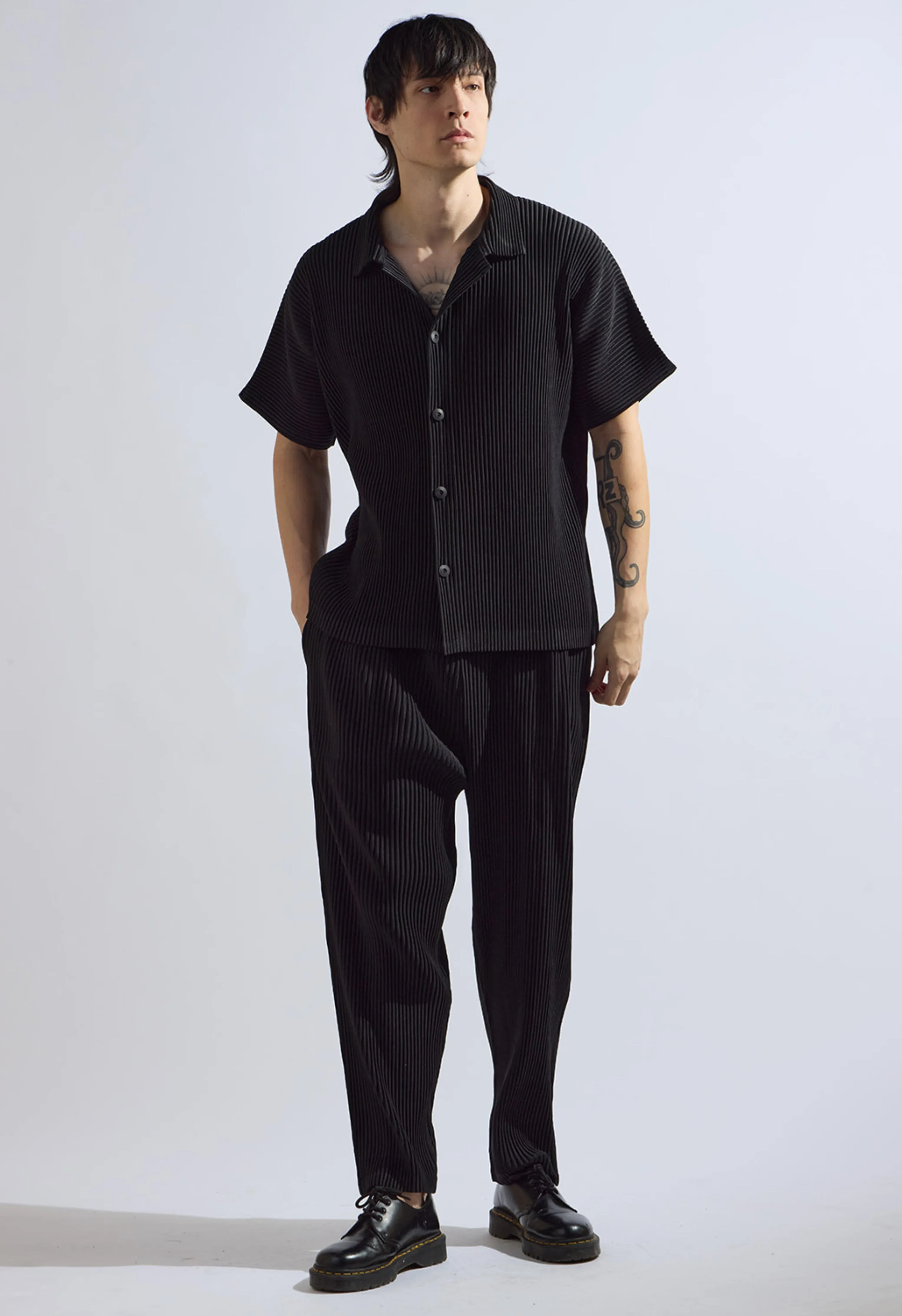 Pleated Short Sleeve Button Down in Black