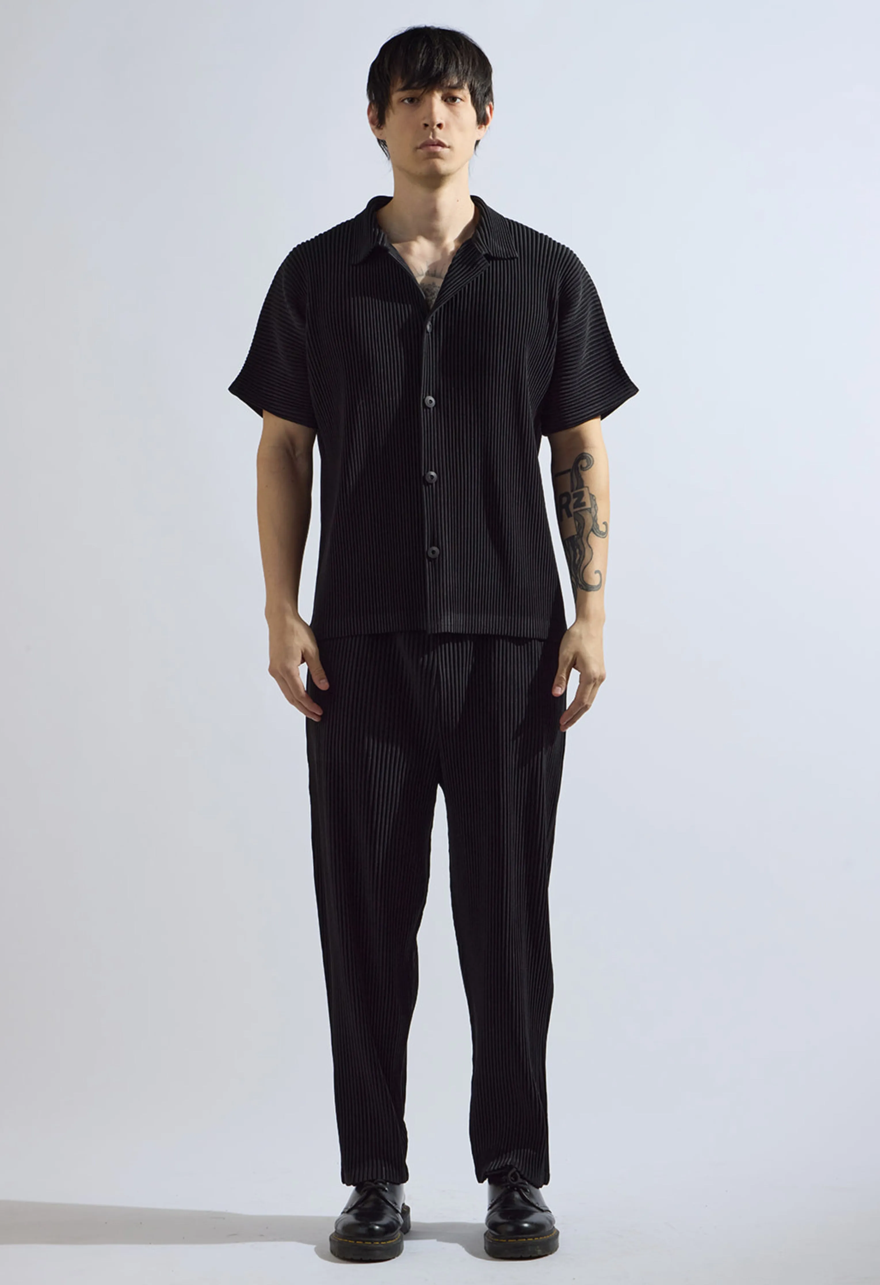 Pleated Short Sleeve Button Down in Black