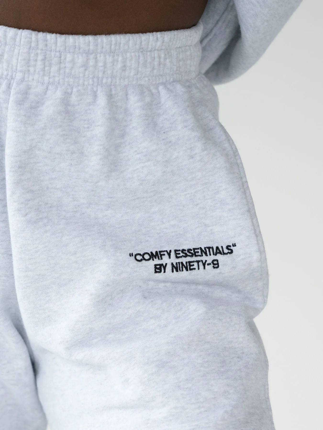 SET - ESSENTIALS - HOODIE AND SWEATPANTS • LIGHT GREY