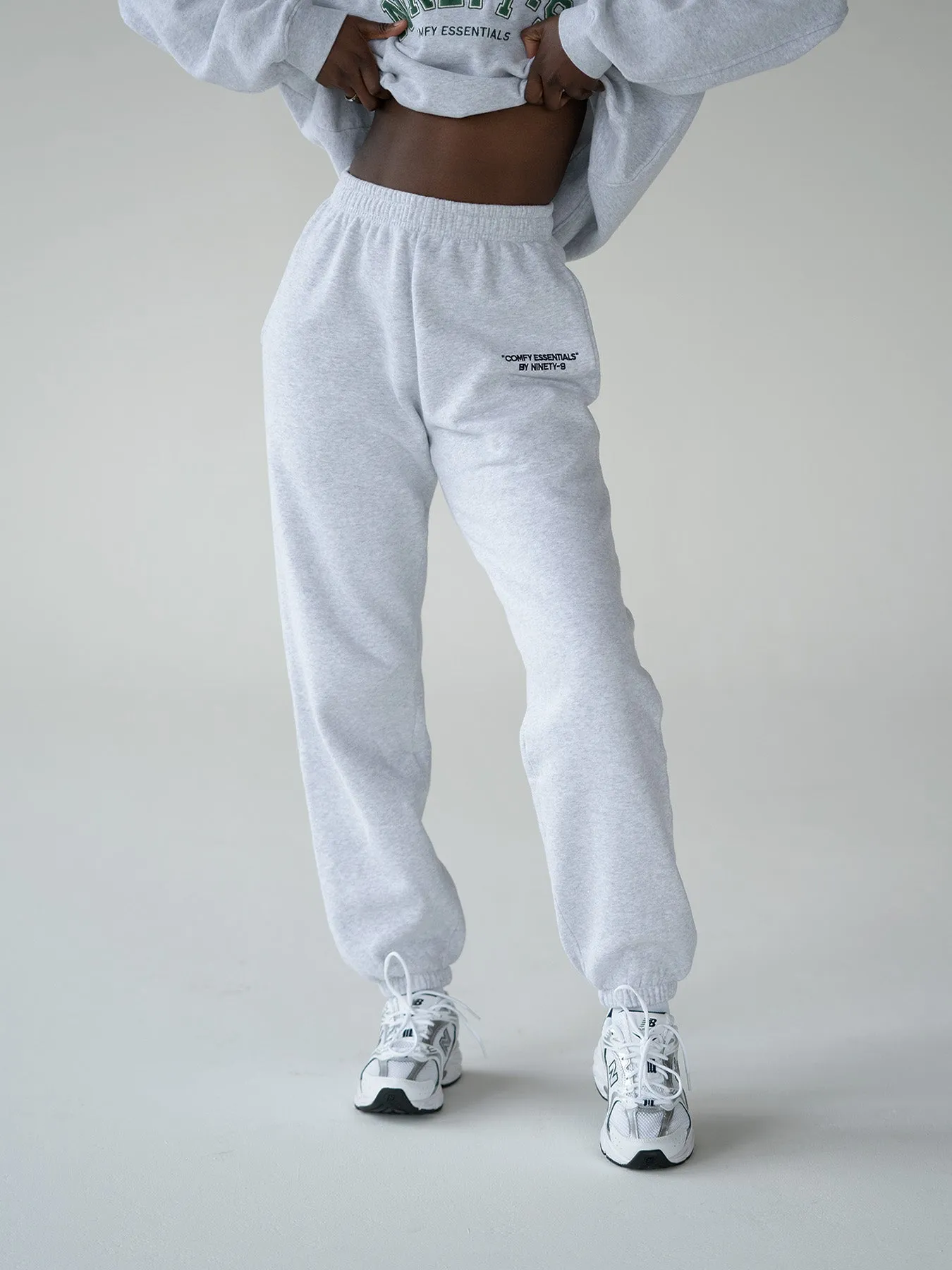 SET - ESSENTIALS - HOODIE AND SWEATPANTS • LIGHT GREY