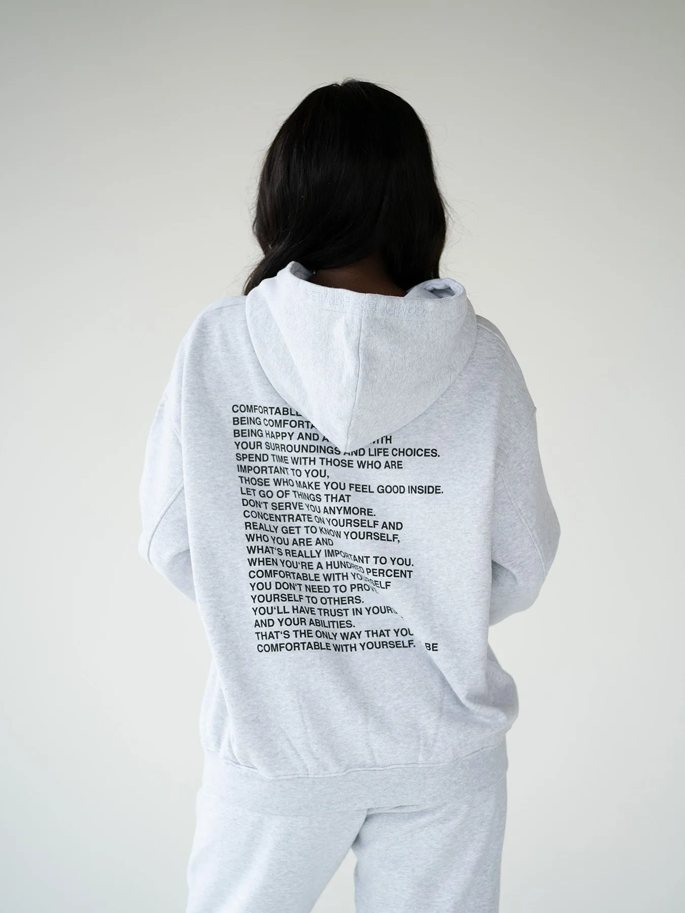 SET - ESSENTIALS - HOODIE AND SWEATPANTS • LIGHT GREY