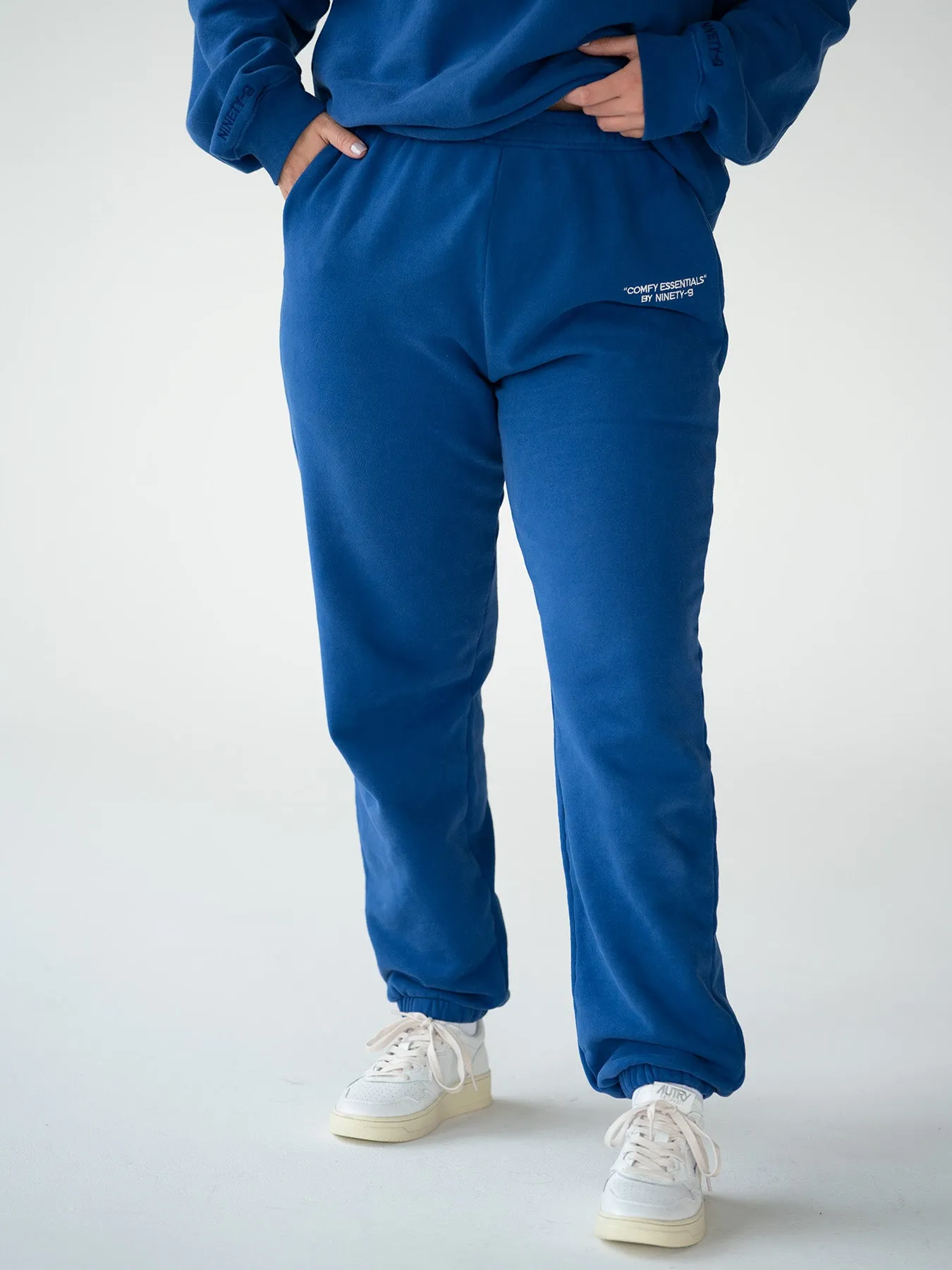 SET - ESSENTIALS - SWEATSHIRT AND SWEATPANTS • CLASSIC BLUE