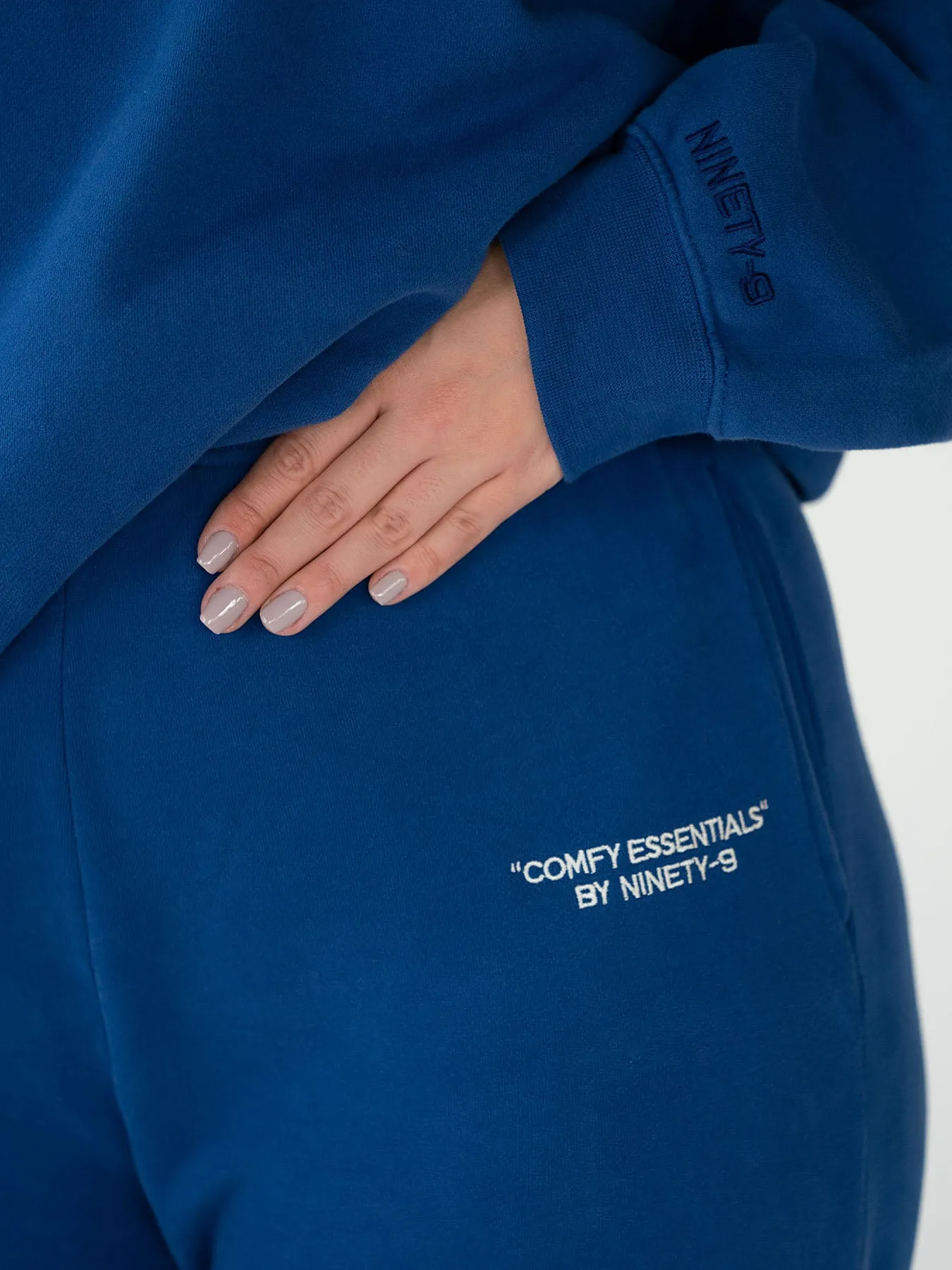 SET - ESSENTIALS - SWEATSHIRT AND SWEATPANTS • CLASSIC BLUE