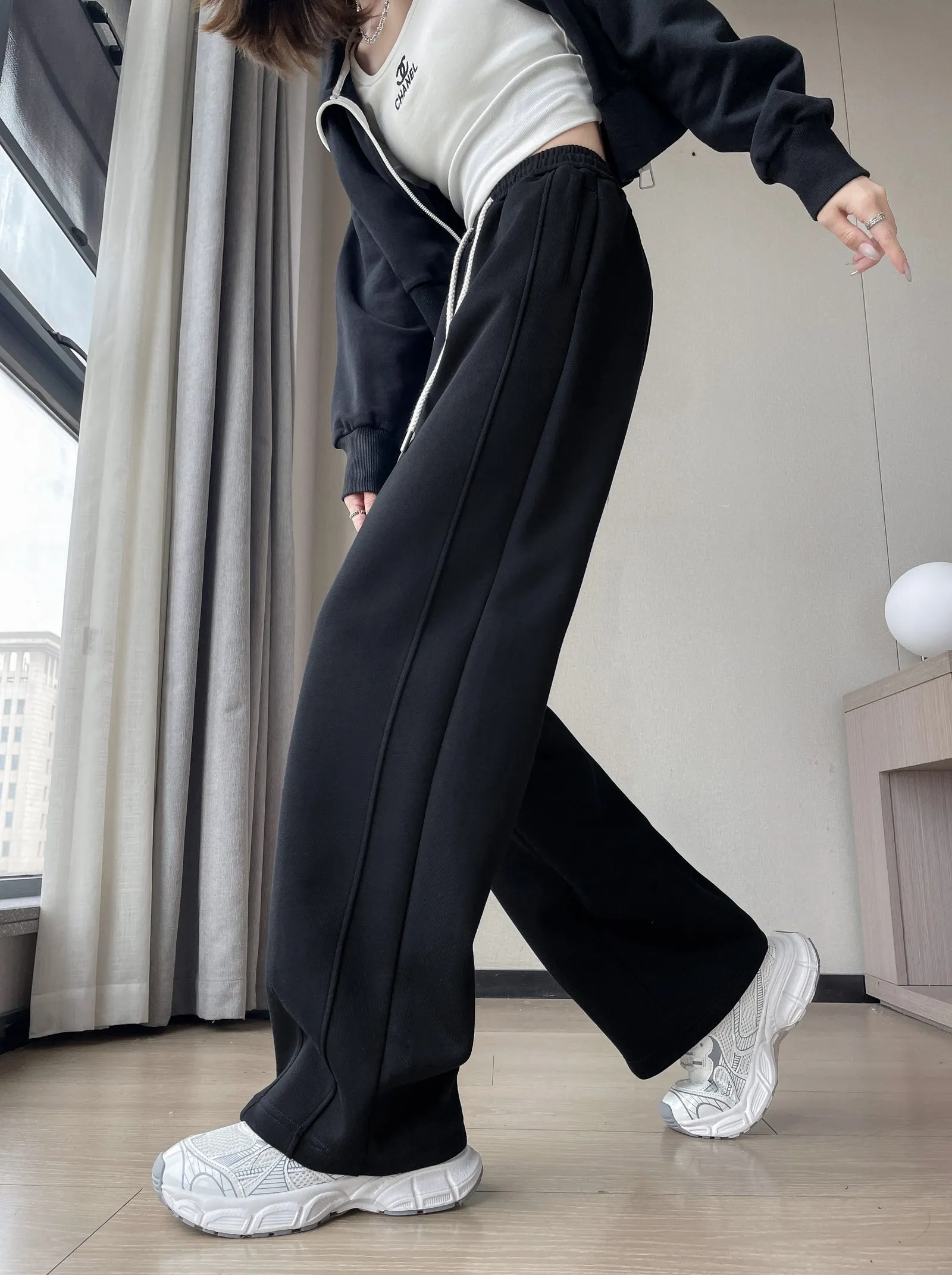 Solid Color Straight-leg Sweatpants with Drawstring Waist