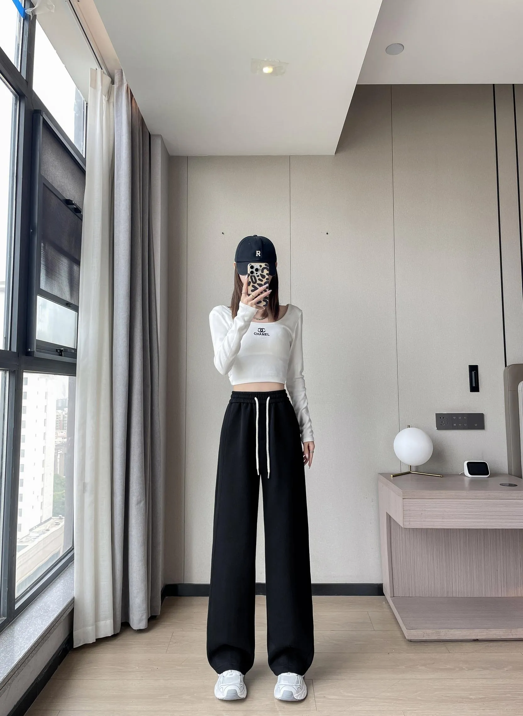 Solid Color Straight-leg Sweatpants with Drawstring Waist