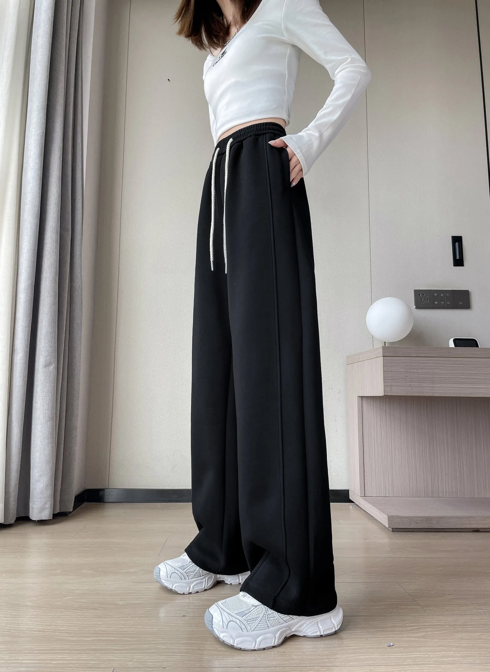 Solid Color Straight-leg Sweatpants with Drawstring Waist