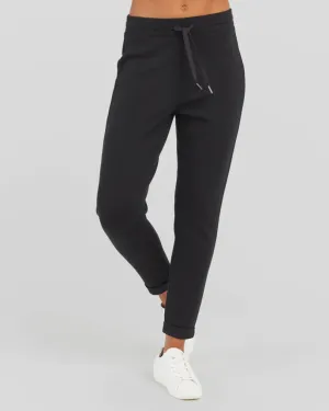 Spanx Airessentials Tapered Pant - Very Black