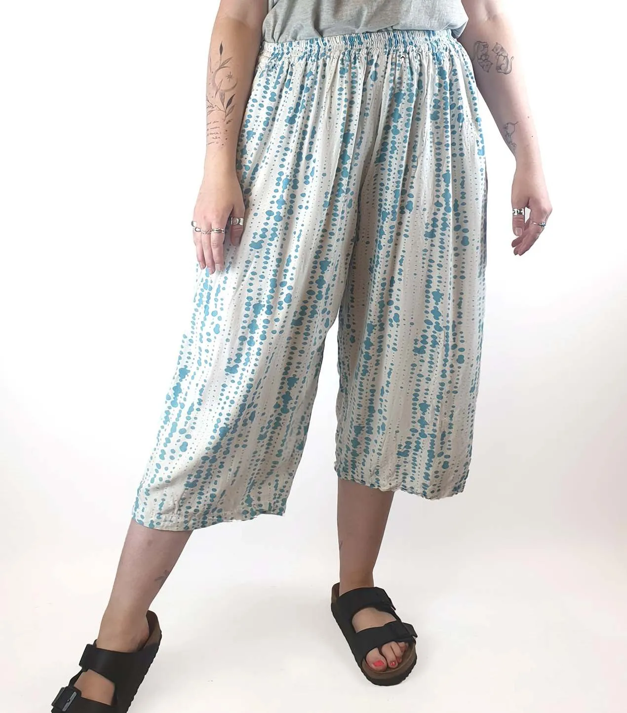 Suku white print wide leg pants size L, best fits AU12-14