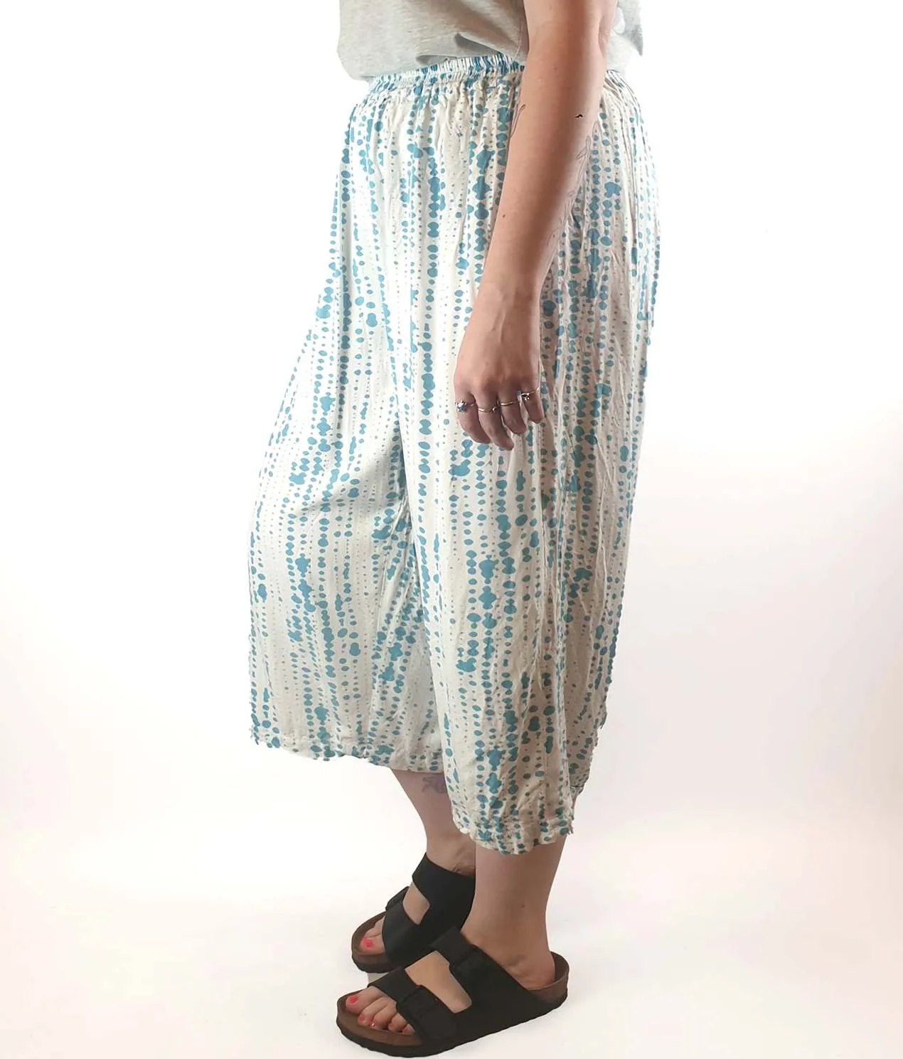 Suku white print wide leg pants size L, best fits AU12-14