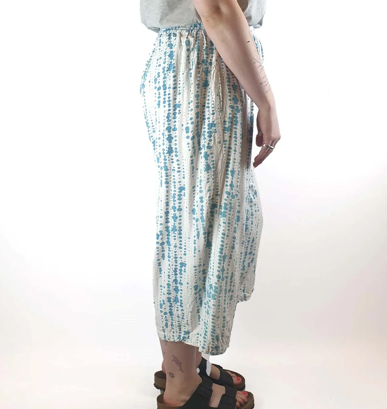 Suku white print wide leg pants size L, best fits AU12-14