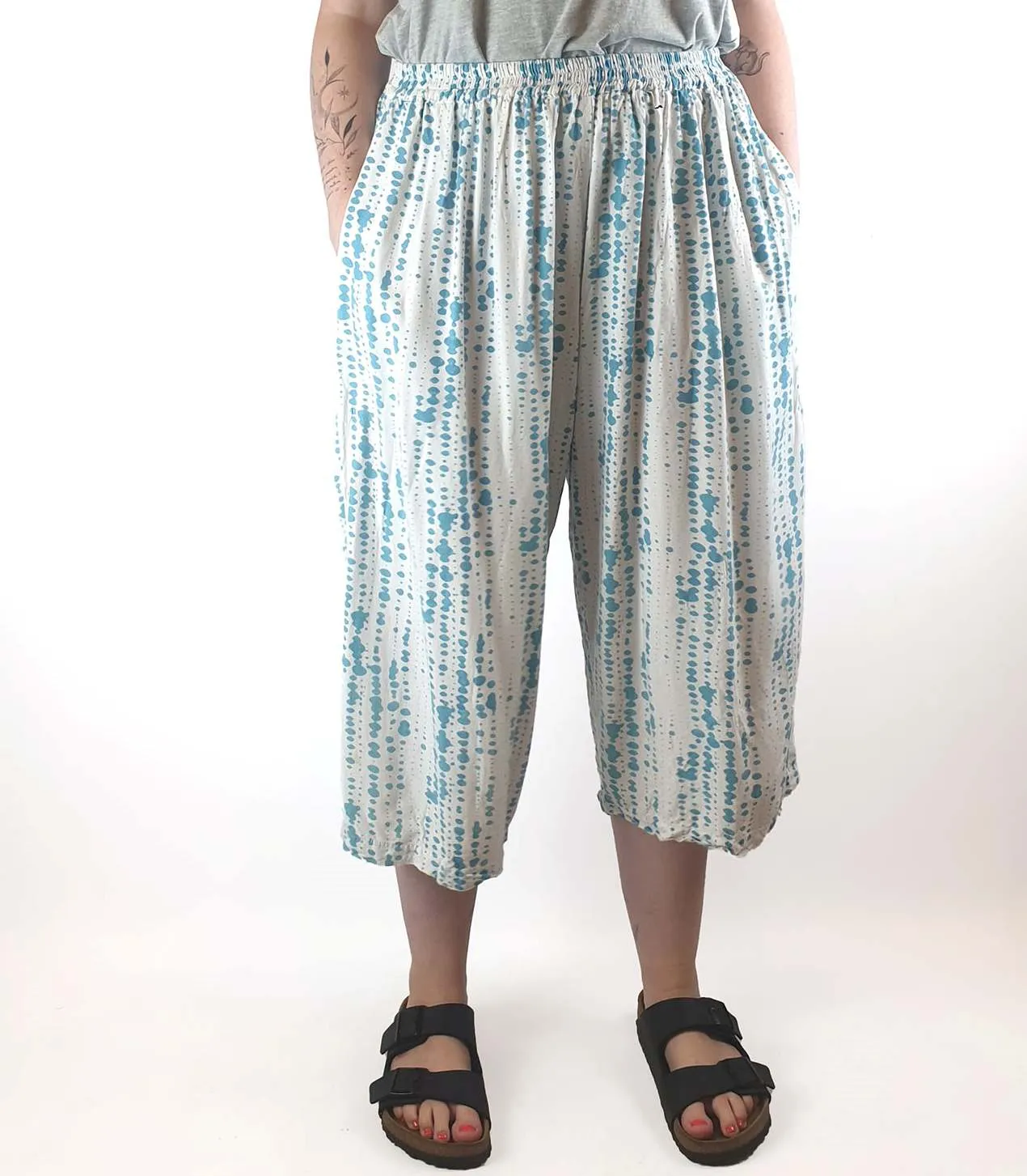 Suku white print wide leg pants size L, best fits AU12-14