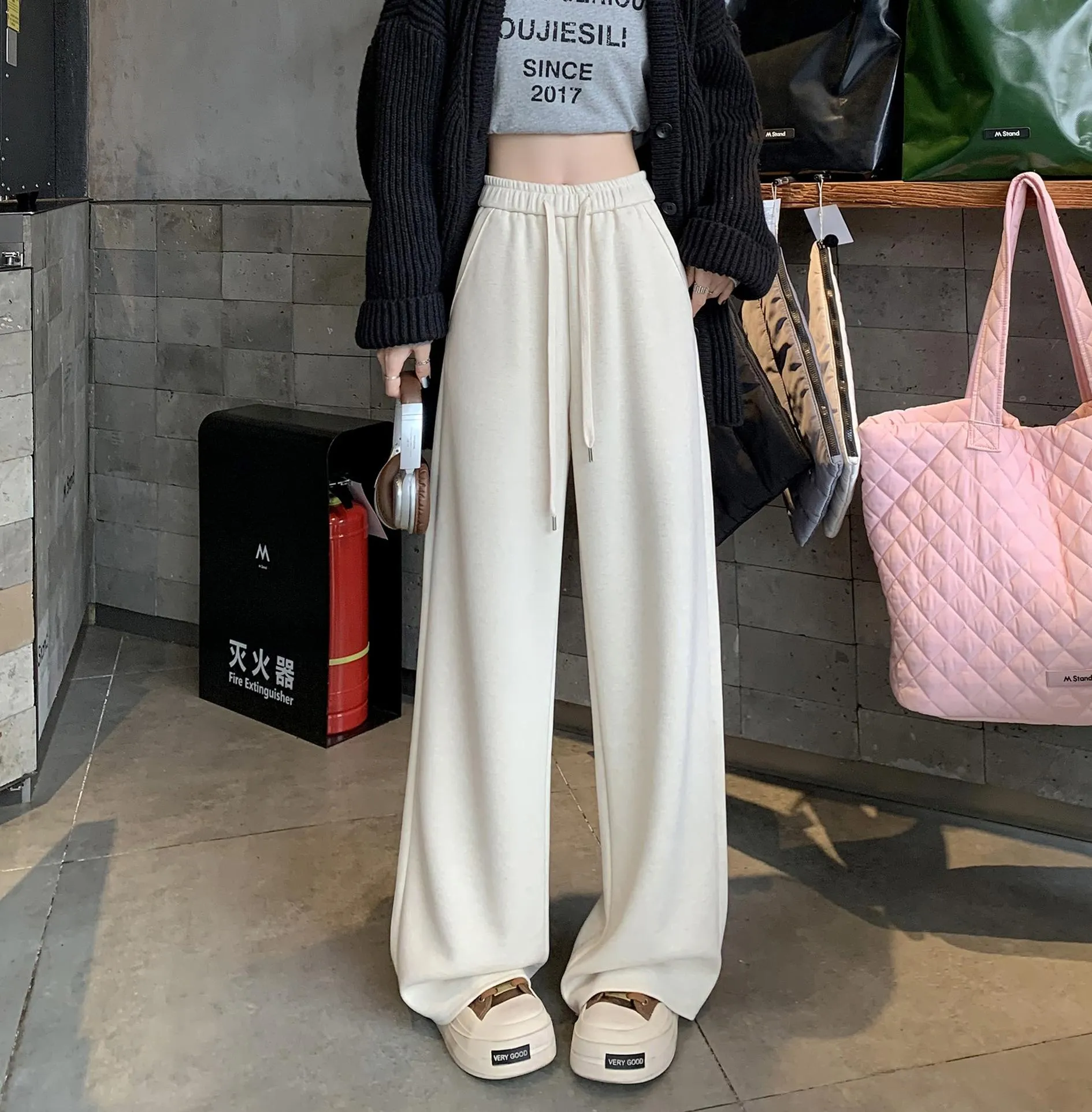 Women's Straight Leg Solid Color Sweatpants with Comfortable Fit