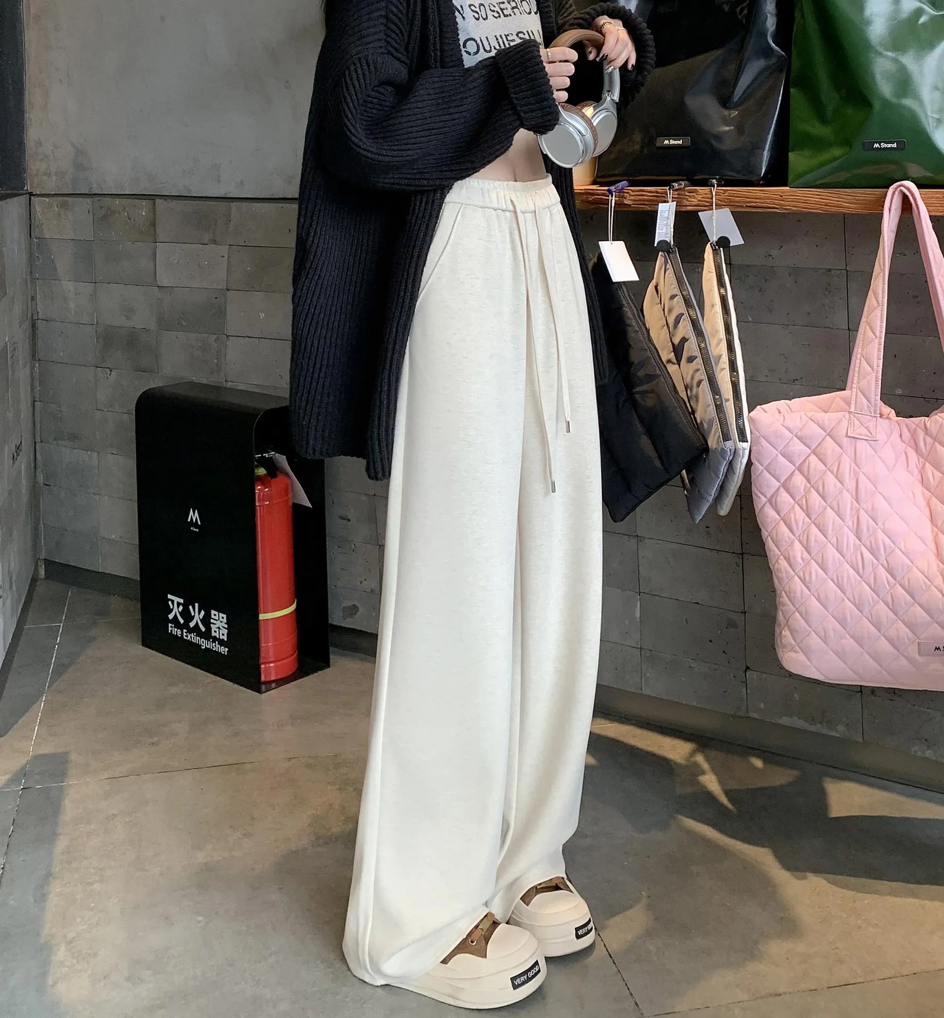 Women's Straight Leg Solid Color Sweatpants with Comfortable Fit