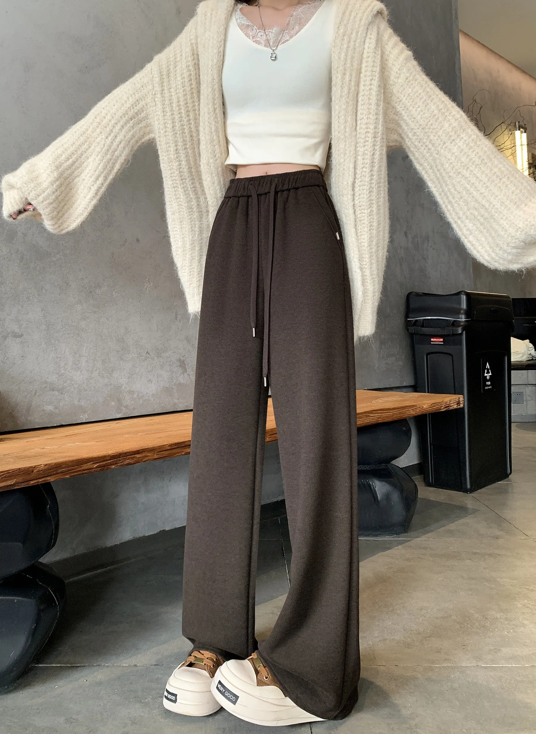 Women's Straight Leg Solid Color Sweatpants with Comfortable Fit