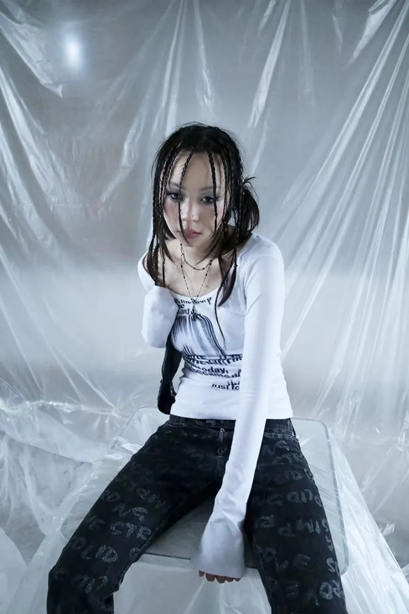 Y2K Grunge Illusion Text Top